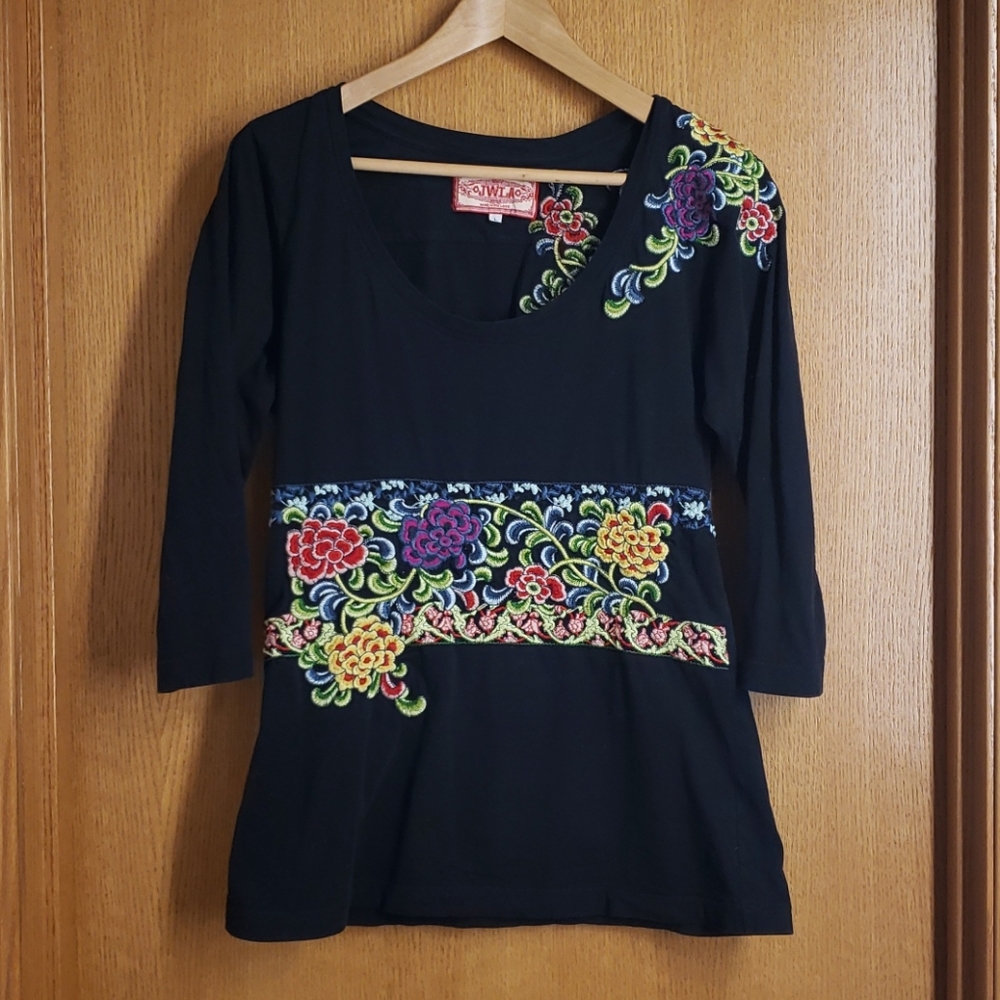 Used Navy Blue Johnny Was Embroidered Top sz L